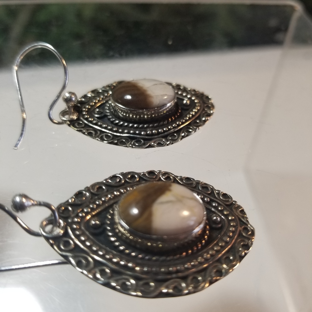 LOVELY EARRINGS - Picture 6 of 7